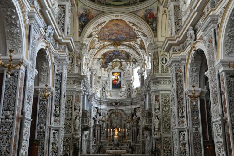 A small church with a very common appearance in the Palermo of the capital of Sicily,